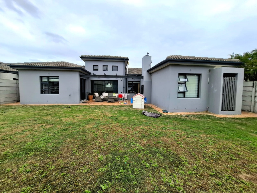 4 Bedroom Property for Sale in Parklands North Western Cape